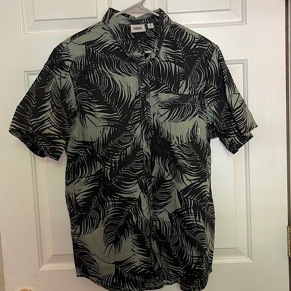 Green floral fern button down — Van’s Mens Medium. No tags but never been worn.